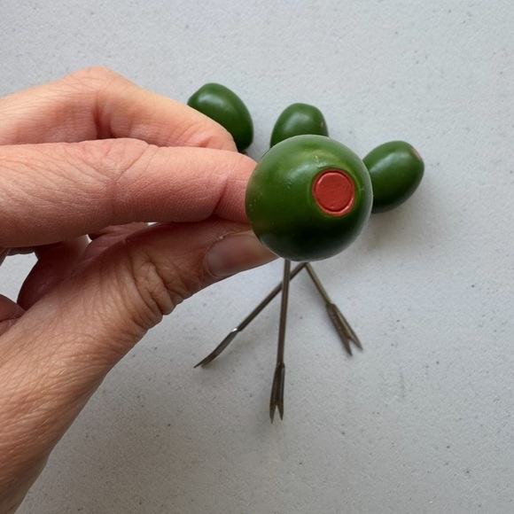 Vintage Olive Theme Martini Shaker & matching Olive cocktail picks - Picture 6 of 6
